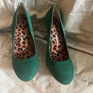 7.5 Green Suede Jessica Simpson Pumps